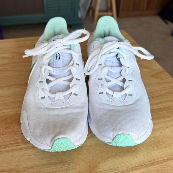 Nike Essential 2 Women's White and Mint Green Sneakers - Size 8.5 - Picture 3 of 10